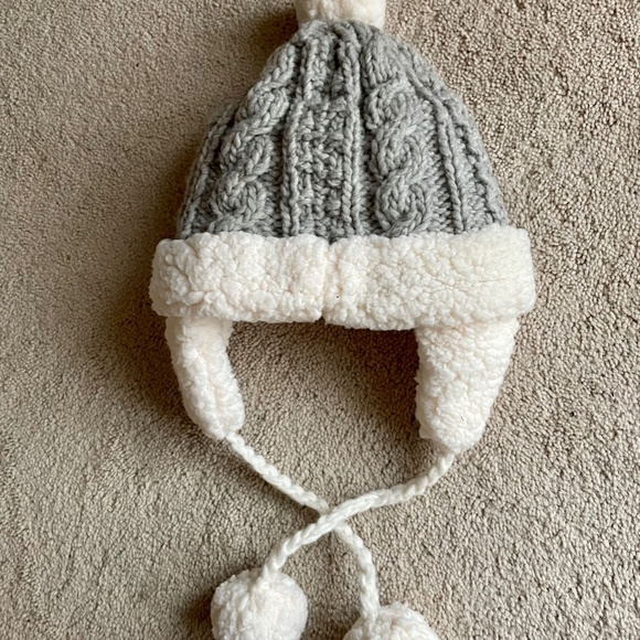 NEW Hand Knitted Ecuadoran Fluffy Winter Hat--One size--$15 - Picture 2 of 2